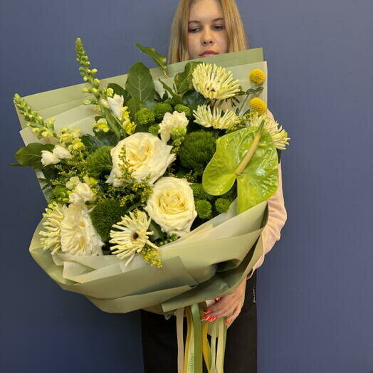 Букет из антуриума, герберы даймонд, роз пионовидных, антиринума, фрезии, артикул F1532929 - 15900 рублей, доставка по городу. Flawery - доставка цветов