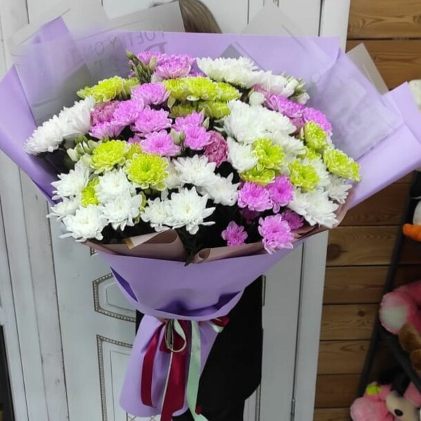 Букет из 11  кустовых хризантем, артикул F1123144 - 10790 рублей, доставка по городу. Flawery - доставка цветов