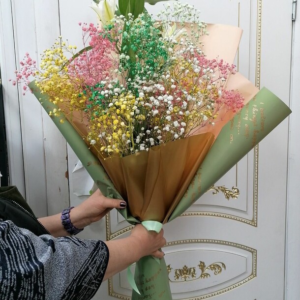 Букет лилии и гипсофилы, артикул F1123151 - 5190 рублей, доставка по городу. Flawery - доставка цветов