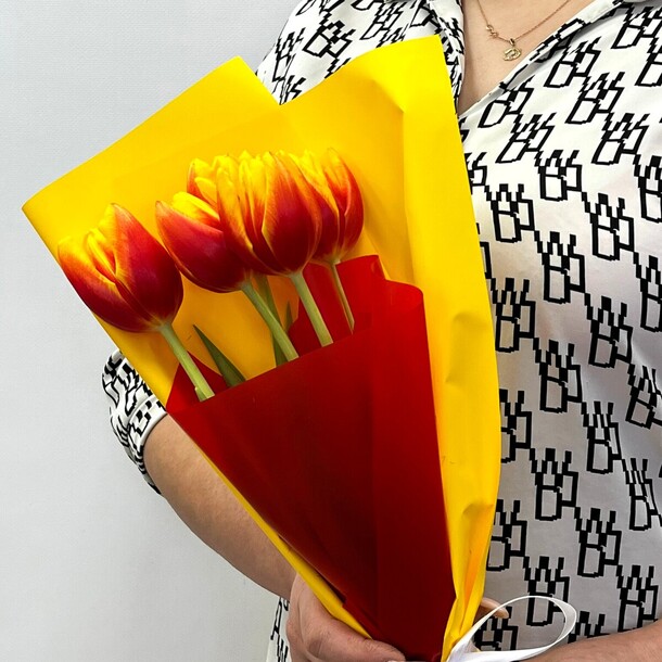 Букет тюльпанов 5 шт, артикул F1175432 - 2925 рублей, доставка по городу. Flawery - доставка цветов