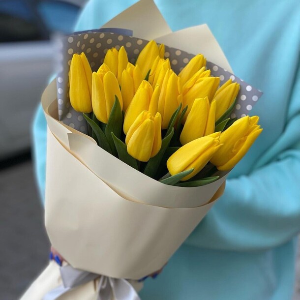 Букет желтых тюльпанов (15 шт), артикул F1177762 - 6990 рублей, доставка по городу. Flawery - доставка цветов