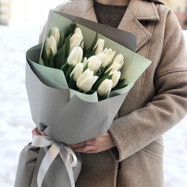 Букет белых тюльпанов (15 шт), артикул F1177767 - 6990 рублей, доставка по городу. Flawery - доставка цветов