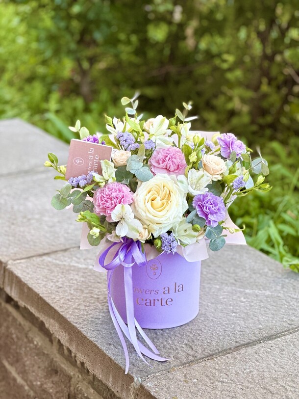 Цветы в коробке, артикул F1181747 - 5950 рублей, доставка по городу. Flawery - доставка цветов