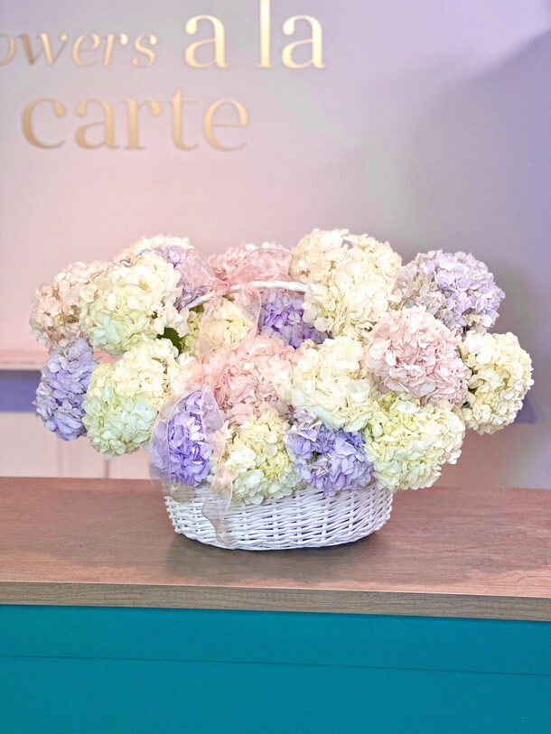 Корзина с гортензиями, артикул F1341044 - 32000 рублей, доставка по городу. Flawery - доставка цветов