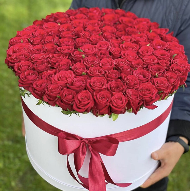 Шикарная коробка из 101 розы, артикул F1097505 - 18150 рублей, доставка по городу. Flawery - доставка цветов