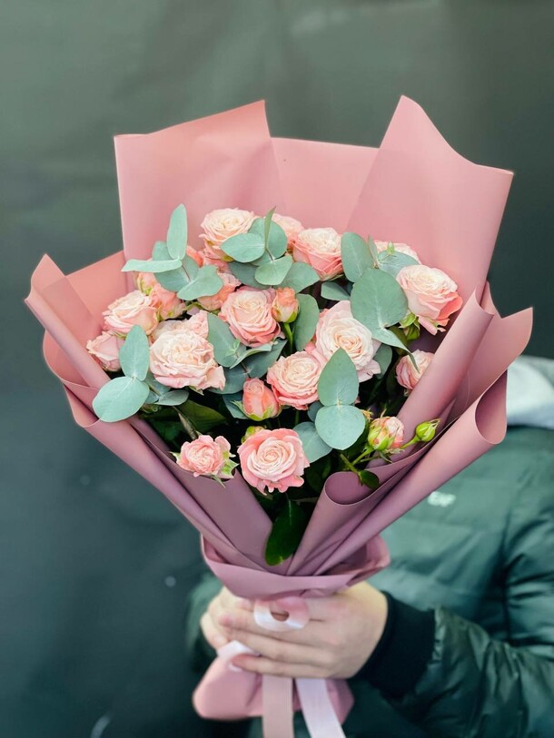 Букет пионовидных роз мадам бомбастик, артикул F1103488 - 5856 рублей, доставка по городу. Flawery - доставка цветов