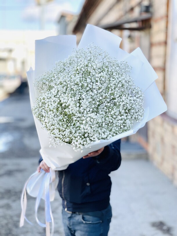 Большой букет гипсофил, артикул F1112506 - 9517 рублей, доставка по городу. Flawery - доставка цветов