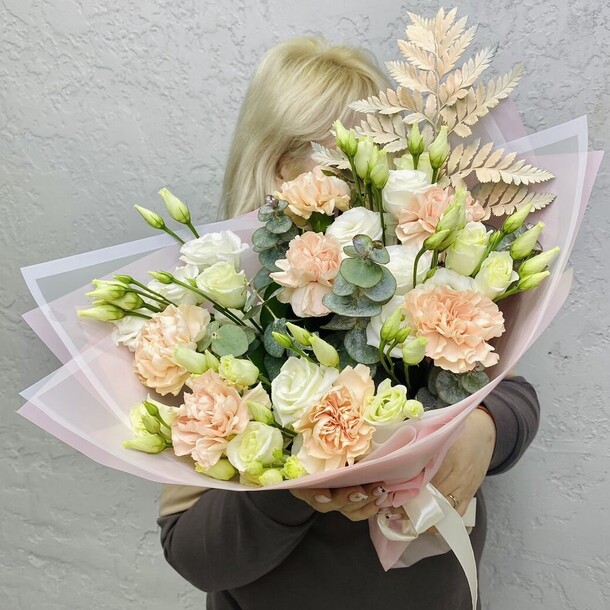 Букет нежных диантусов и эустом, артикул F1272712 - 4180 рублей, доставка по городу. Flawery - доставка цветов