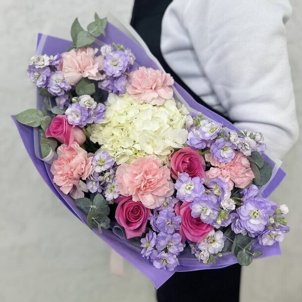 Сборный букет с ароматной маттиолой, артикул F1302910 - 5489 рублей, доставка по городу. Flawery - доставка цветов