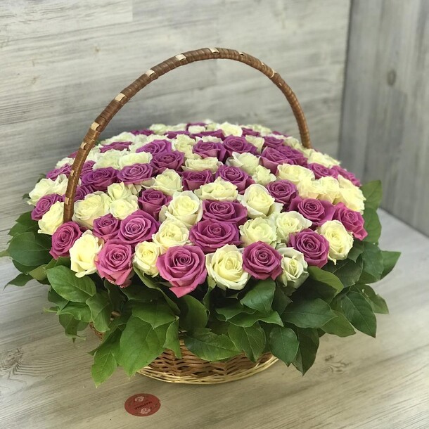 Корзина из 101 розы, артикул F40073 - 21890 рублей, доставка по городу. Flawery - доставка цветов