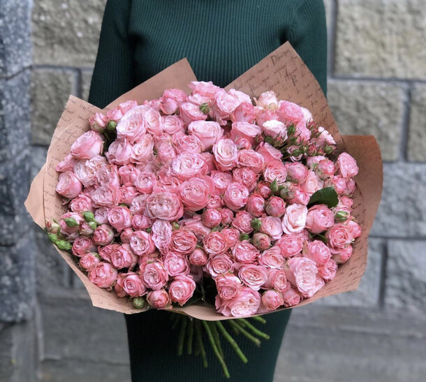 Пионовидные розы бомбастик, артикул F65391 - 16500 рублей, доставка по городу. Flawery - доставка цветов