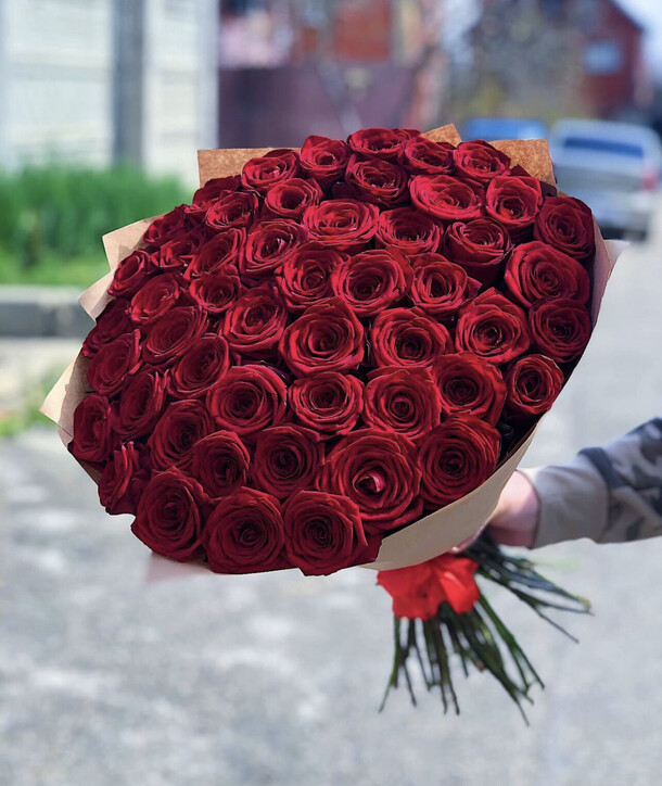 Букет бархатных красных роз, артикул F1098625 - 6990 рублей, доставка по городу. Flawery - доставка цветов