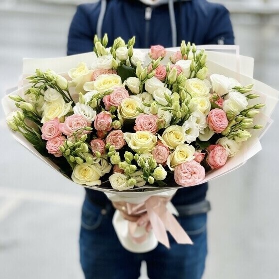 Нежный букет микс, артикул F1106749 - 7500 рублей, доставка по городу. Flawery - доставка цветов