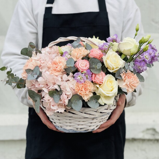 Микс цветов в корзине, артикул F1166128 - 6700 рублей, доставка по городу. Flawery - доставка цветов