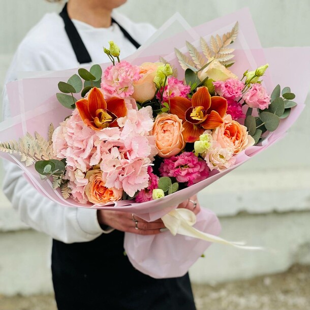 Авторский букет с орхидеями, артикул F1182235 - 3990 рублей, доставка по городу. Flawery - доставка цветов