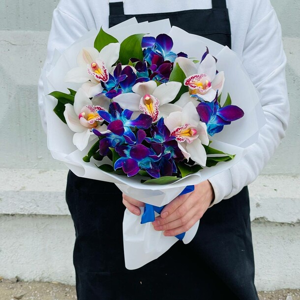 Букет орхидей микс, артикул F1182244 - 4500 рублей, доставка по городу. Flawery - доставка цветов