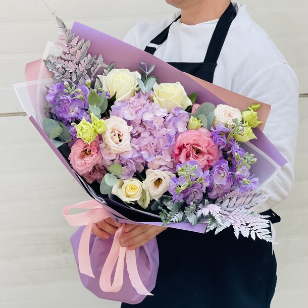 Маттиола. Белые розы. Махровая эустома., артикул F1204464 - 3500 рублей, доставка по городу. Flawery - доставка цветов