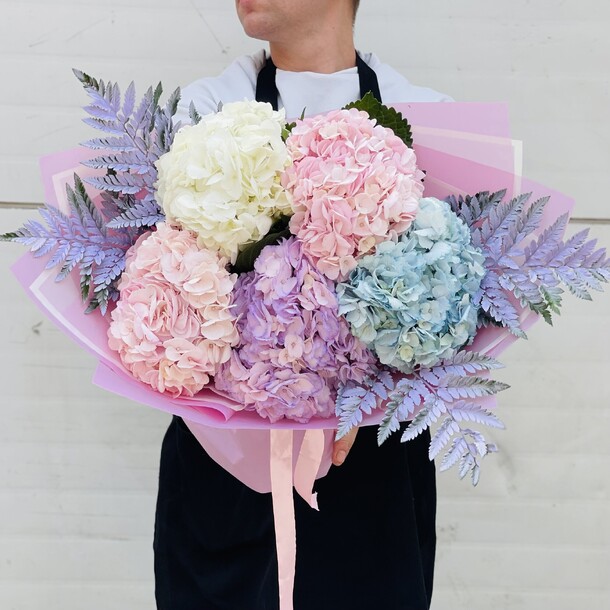 Букет из 5 гортензий микс, артикул F1204483 - 2990 рублей, доставка по городу. Flawery - доставка цветов