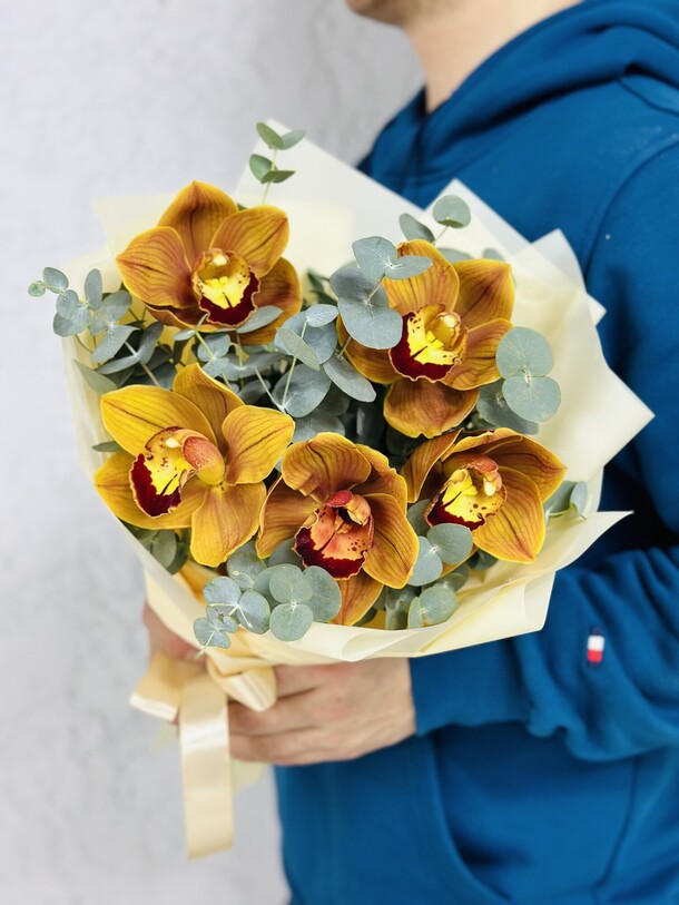 Букет королевских орхидей, артикул F1254697 - 4000 рублей, доставка по городу. Flawery - доставка цветов