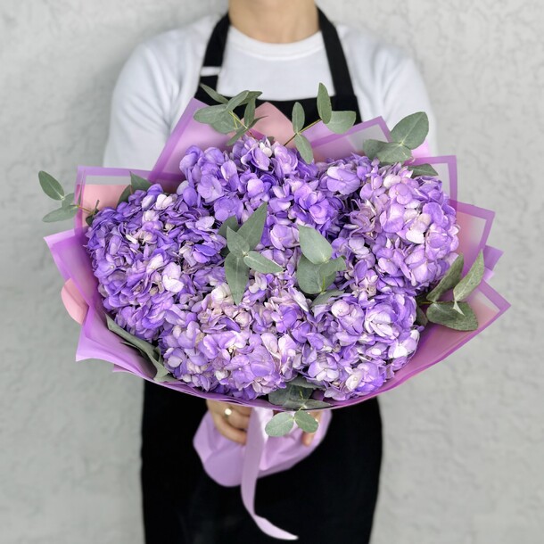 Букет сиреневых гортензий, артикул F1363085 - 3890 рублей, доставка по городу. Flawery - доставка цветов