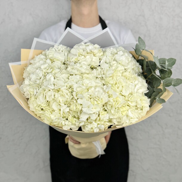 Букет из 9 белых гортензий, артикул F1363088 - 6500 рублей, доставка по городу. Flawery - доставка цветов