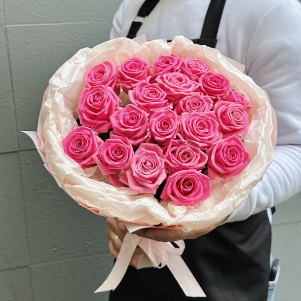 Букет из 19 розовых роз, артикул F1399058 - 4500 рублей, доставка по городу. Flawery - доставка цветов