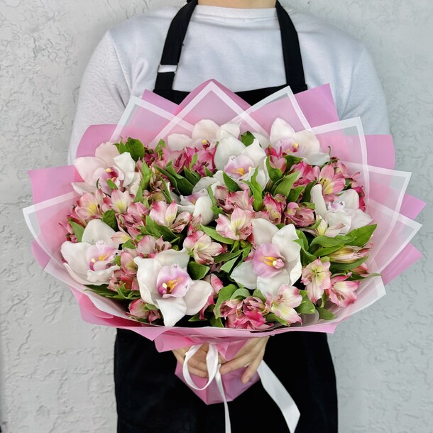 Букет из орхидей и альстромерий, артикул F1402671 - 5500 рублей, доставка по городу. Flawery - доставка цветов