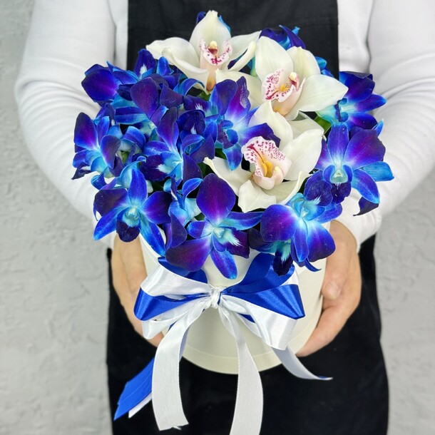 Микс орхидей в коробке, артикул F1434962 - 3390 рублей, доставка по городу. Flawery - доставка цветов