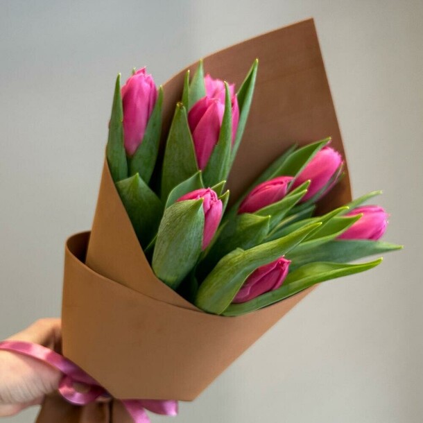 С 8 марта, артикул F1177119 - 1750 рублей, доставка по городу. Flawery - доставка цветов