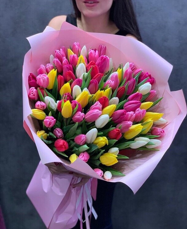 101 тюльпан, артикул F75190 - 23950 рублей, доставка по городу. Flawery - доставка цветов