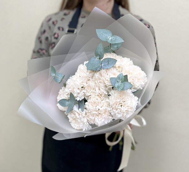 Букет из 11 гвоздик, артикул F1339187 - 3535 рублей, доставка по городу. Flawery - доставка цветов