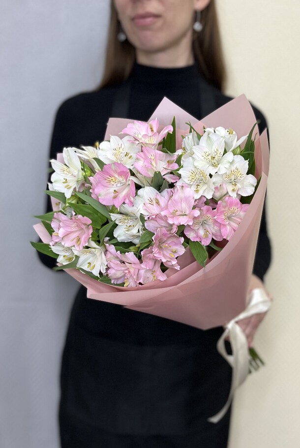 Букет альстромерии, артикул F1340509 - 2955 рублей, доставка по городу. Flawery - доставка цветов