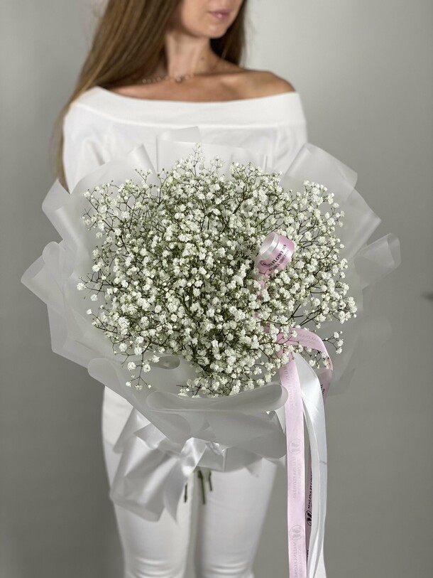 Монобукет пышной белой гипсофилы в оформлении, артикул F1083657 - 4400 рублей, доставка по городу. Flawery - доставка цветов