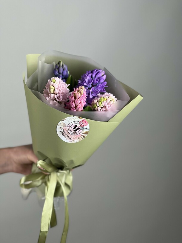 Гиацинт мини микс, артикул F1099929 - 3450 рублей, доставка по городу. Flawery - доставка цветов