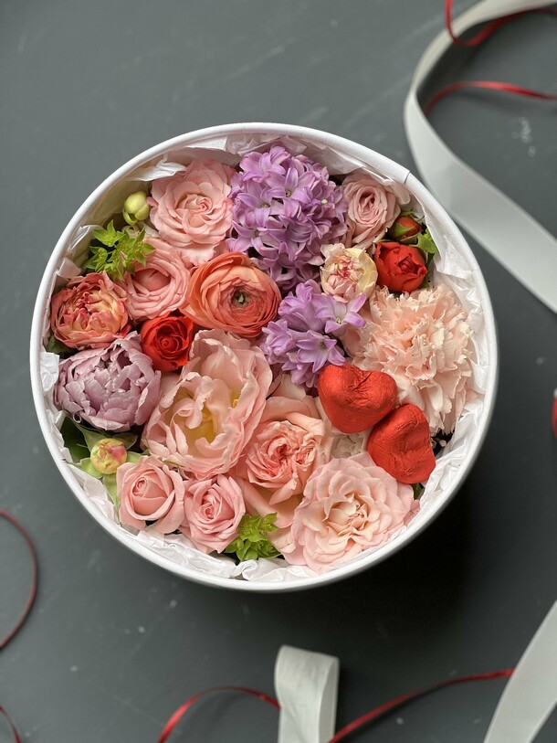 Цветочная коробка, артикул F1188669 - 6500 рублей, доставка по городу. Flawery - доставка цветов