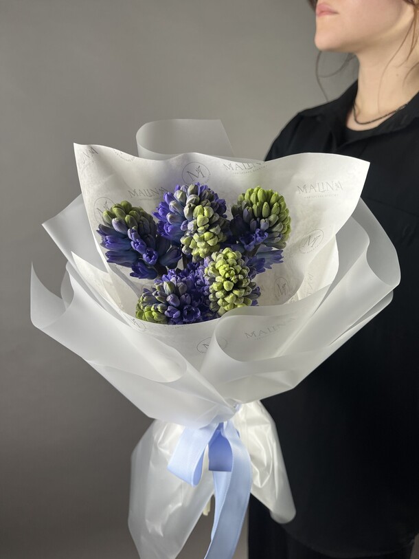 Монобукет синих гиацинтов, артикул F1247539 - 3450 рублей, доставка по городу. Flawery - доставка цветов