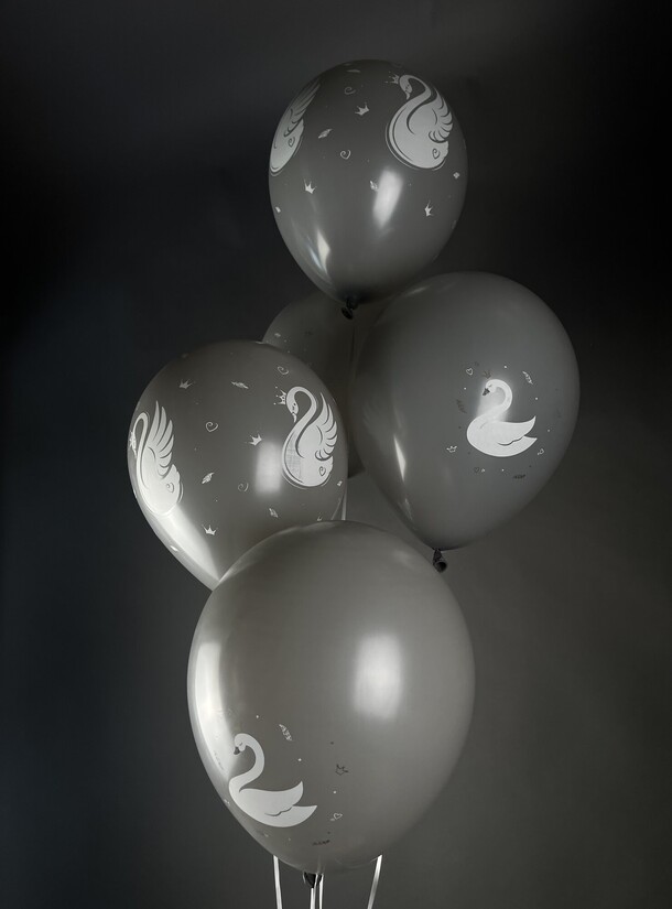 Воздушные шарики «лебедь», артикул F1252032 - 1350 рублей, доставка по городу. Flawery - доставка цветов
