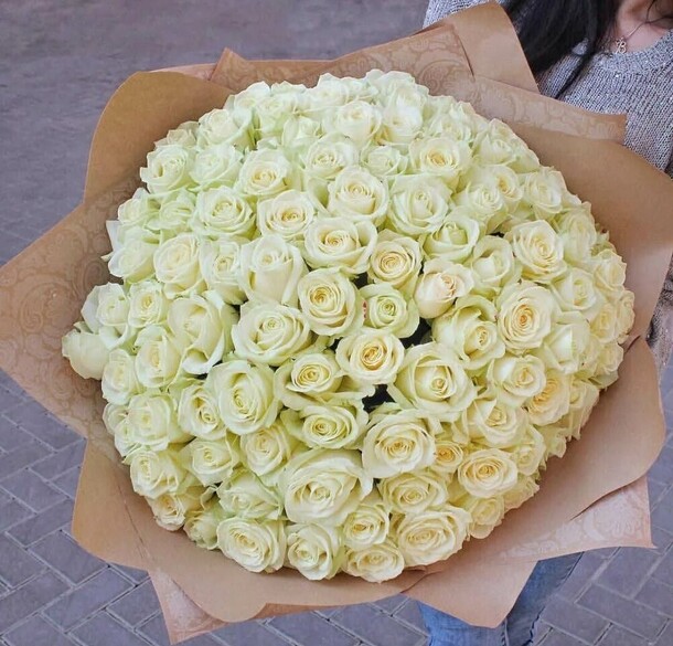 101 белая роза🌸, артикул F1077380 - 31570 рублей, доставка по городу. Flawery - доставка цветов