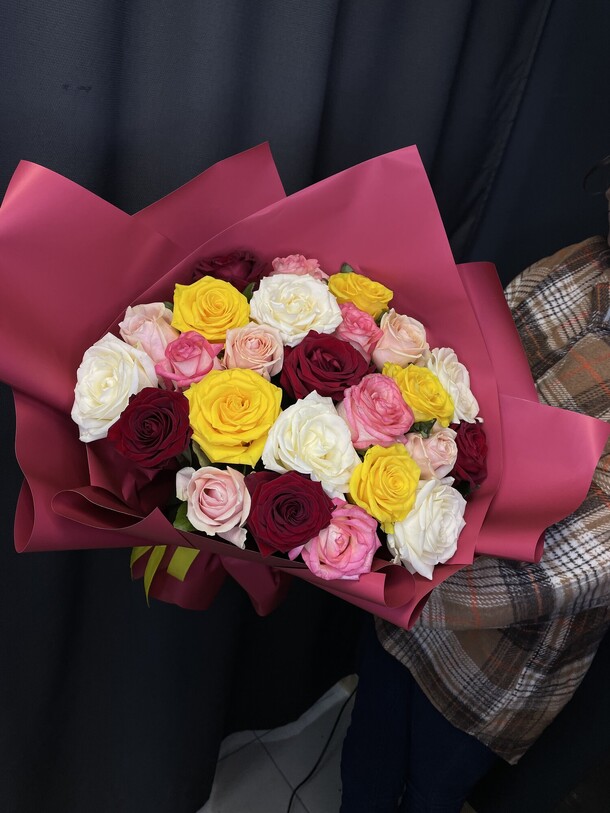 Микс роз 🌸, артикул F1081033 - 6490 рублей, доставка по городу. Flawery - доставка цветов