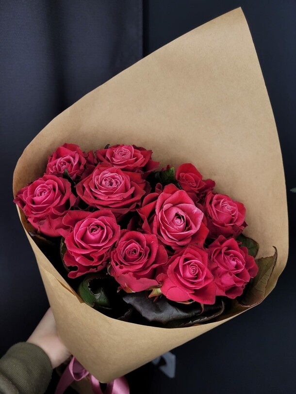 Малиновые розы🌸, артикул F1081322 - 3410 рублей, доставка по городу. Flawery - доставка цветов