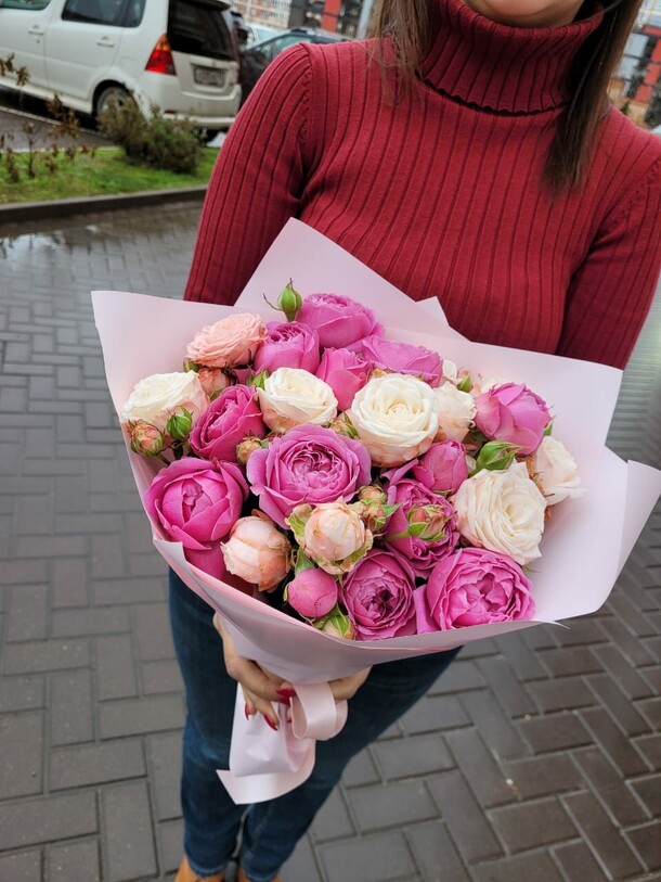 Пионовидные кустовые розы🌸, артикул F1089990 - 6273 рублей, доставка по городу. Flawery - доставка цветов