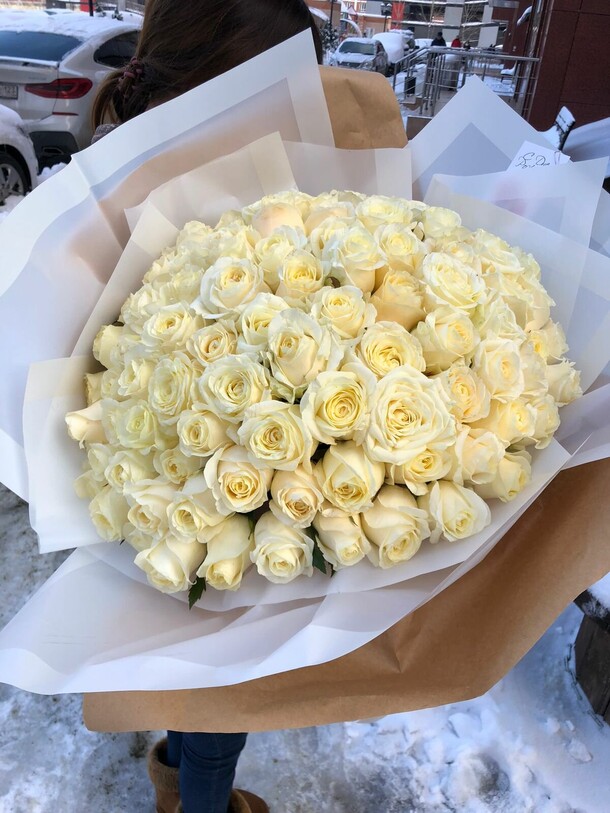 101 роза в стальной упаковке🌸, артикул F1091505 - 35640 рублей, доставка по городу. Flawery - доставка цветов