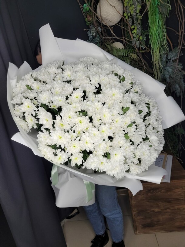 Букет из хризантем🌸, артикул F1092784 - 15290 рублей, доставка по городу. Flawery - доставка цветов