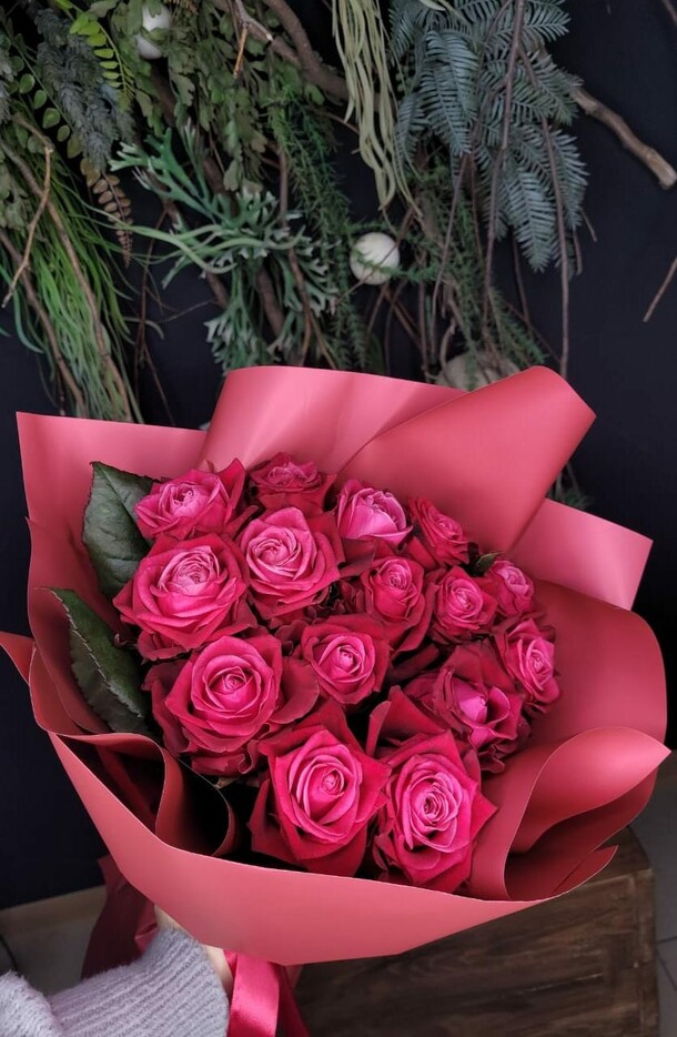 Малиновые розы🌸, артикул F1095635 - 4730 рублей, доставка по городу. Flawery - доставка цветов