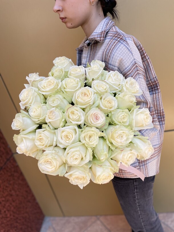 Белые розы🌸, артикул F1118166 - 9350 рублей, доставка по городу. Flawery - доставка цветов