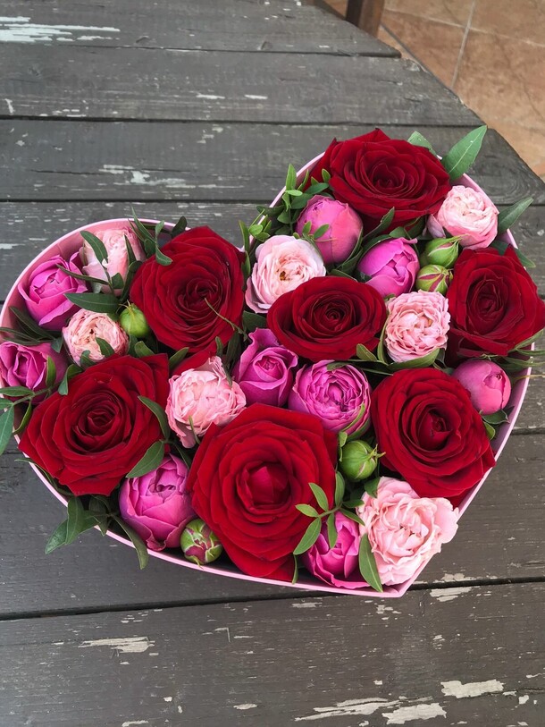 Композиция сердце🌸, артикул F1118403 - 4730 рублей, доставка по городу. Flawery - доставка цветов