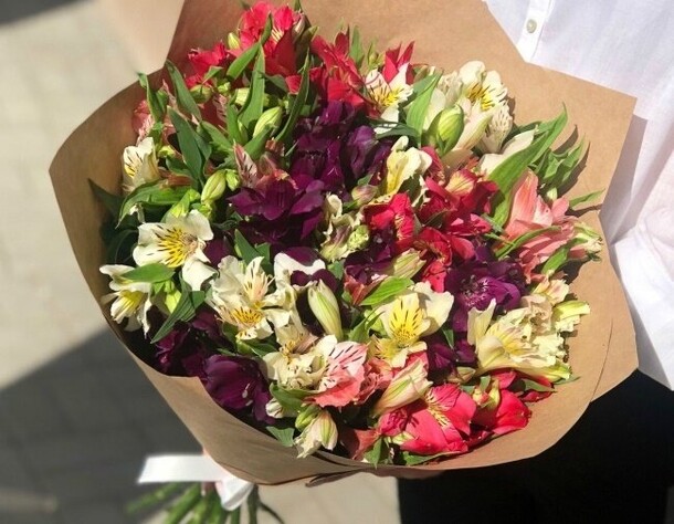Микс альстромерией🌸, артикул F114566 - 3960 рублей, доставка по городу. Flawery - доставка цветов