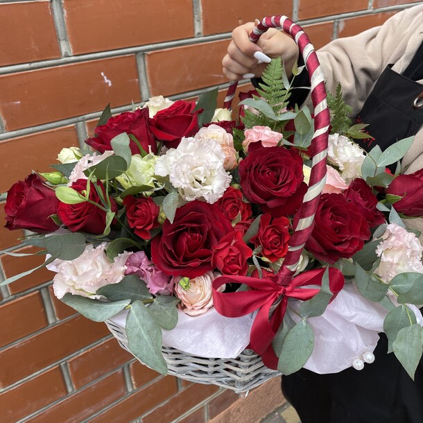 Корзина с розами🌺, артикул F1150705 - 8580 рублей, доставка по городу. Flawery - доставка цветов