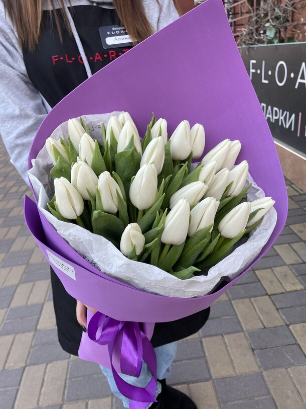 Белые тюльпаны🌺, артикул F1176194 - 7040 рублей, доставка по городу. Flawery - доставка цветов