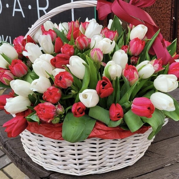 Корзина с тюльпанами🌺, артикул F1177094 - 14190 рублей, доставка по городу. Flawery - доставка цветов